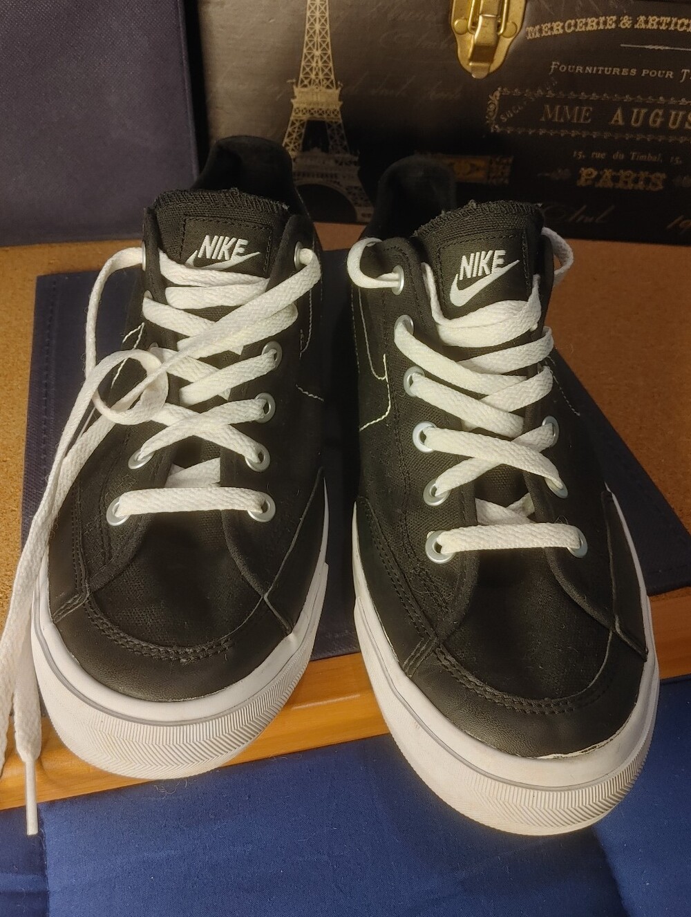 Nike Canvas Go Men’s Black Low-Top Sneakers with White Laces
